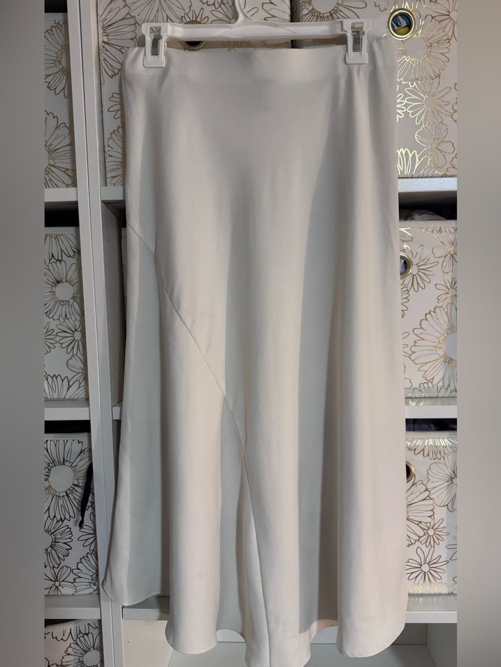 a new day Maxi Satin Skirt in White Size Medium Like New